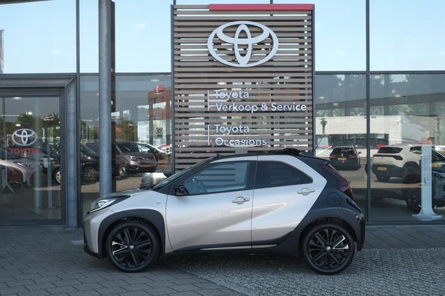 Toyota AYGO X 1.0 VVT-i MT Premium | JBL Audio met 4 speaker en subwoofer | Toyota Smart Connect® Services** | Stoelverwarming, beide voorstoelen | Smart Entry | Stoelbekleding, deels leer 'design Premium' met 'G