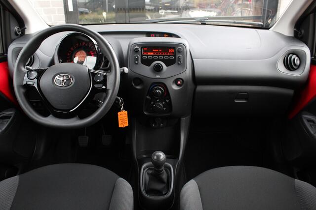 Toyota AYGO 1.0 VVT-i x / Zuinig / Bluetooth / 1ste eigenaar / N.A.P.