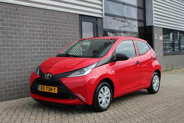Toyota AYGO 1.0 VVT-i x / Zuinig / Bluetooth / 1ste eigenaar / N.A.P.