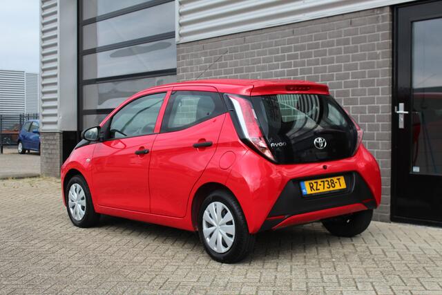 Toyota AYGO 1.0 VVT-i x / Zuinig / Bluetooth / 1ste eigenaar / N.A.P.