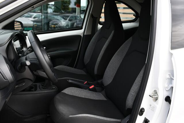 Toyota AYGO X 1.0 VVT-i MT Play 5-deurs 72pk | Airco | Apple Carplay/Android Auto | Cruise control adaptief |