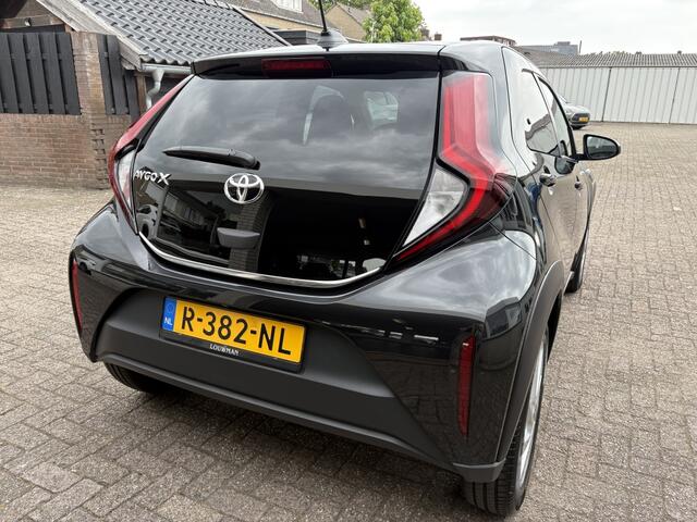 Toyota AYGO X 1.0 VVT-i MT first