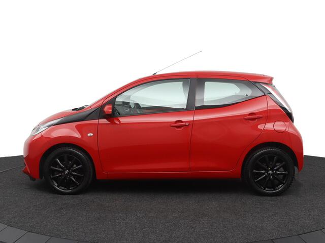 Toyota AYGO 1.0 VVT-i x-play | Groot scherm met multimedia | Airco | Parkeercamera |