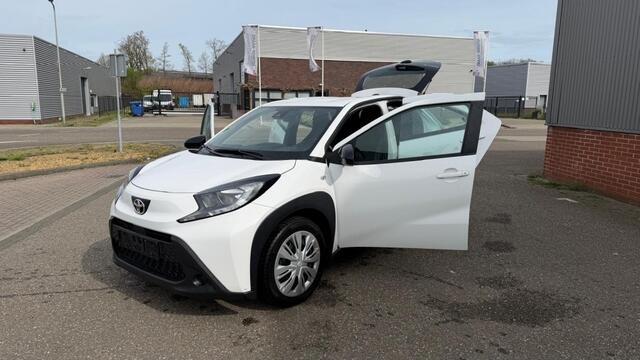 Toyota AYGO X 1.0 VVT-i MT Play