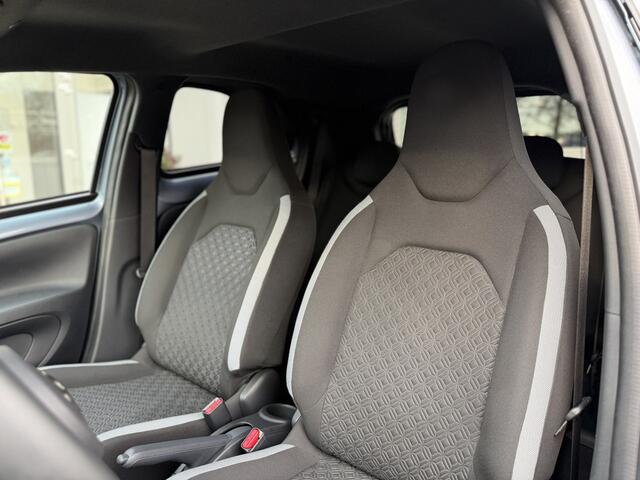 Toyota AYGO X 1.0 VVT-i MT Pulse | GEEN AFLEVERKOSTEN | Apple/Android, Cruise control, Lichtmetalen velgen 17", Voorstoelen verwarmd
