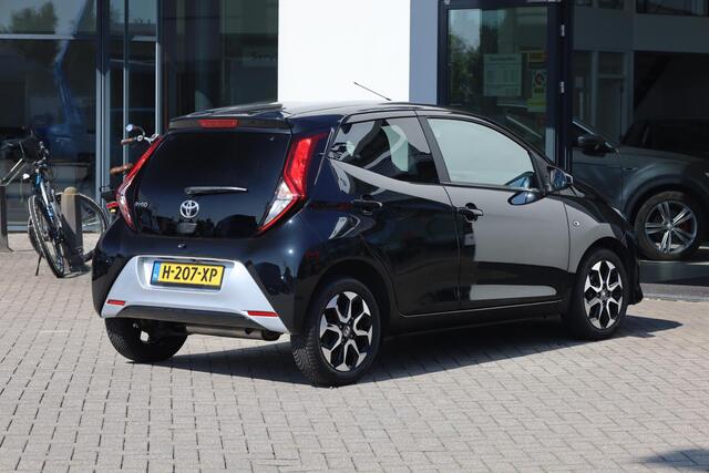 Toyota AYGO 1.0 VVT-i x-joy 65PK / 53kW, Achteruitrijcamera (Rear View), automatische airco, DAB+, multifunctioneel lederen stuurwiel, elektrisch verstelbare buitenspiegels, elektrische ramen voor, Apple Carplay & Android Auto, bluetooth telefoonvoorbereiding, LMV me