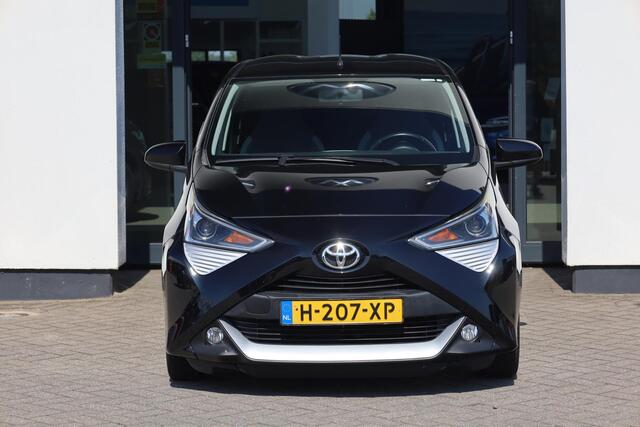 Toyota AYGO 1.0 VVT-i x-joy 65PK / 53kW, Achteruitrijcamera (Rear View), automatische airco, DAB+, multifunctioneel lederen stuurwiel, elektrisch verstelbare buitenspiegels, elektrische ramen voor, Apple Carplay & Android Auto, bluetooth telefoonvoorbereiding, LMV me