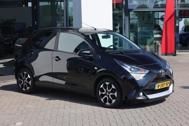 Toyota AYGO 1.0 VVT-i x-joy 65PK / 53kW, Achteruitrijcamera (Rear View), automatische airco, DAB+, multifunctioneel lederen stuurwiel, elektrisch verstelbare buitenspiegels, elektrische ramen voor, Apple Carplay & Android Auto, bluetooth telefoonvoorbereiding, LMV me