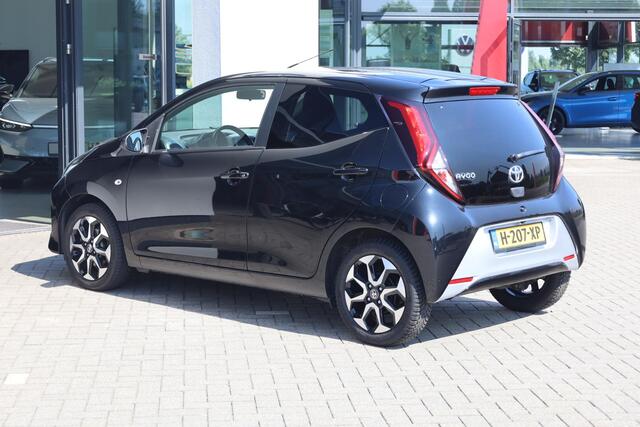 Toyota AYGO 1.0 VVT-i x-joy 65PK / 53kW, Achteruitrijcamera (Rear View), automatische airco, DAB+, multifunctioneel lederen stuurwiel, elektrisch verstelbare buitenspiegels, elektrische ramen voor, Apple Carplay & Android Auto, bluetooth telefoonvoorbereiding, LMV me