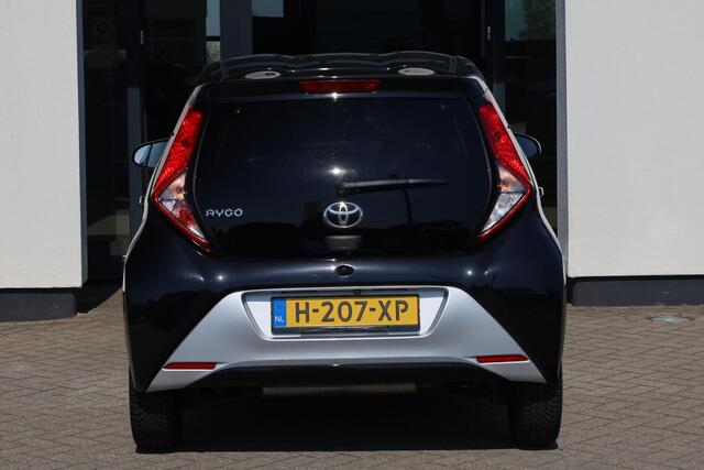 Toyota AYGO 1.0 VVT-i x-joy 65PK / 53kW, Achteruitrijcamera (Rear View), automatische airco, DAB+, multifunctioneel lederen stuurwiel, elektrisch verstelbare buitenspiegels, elektrische ramen voor, Apple Carplay & Android Auto, bluetooth telefoonvoorbereiding, LMV me
