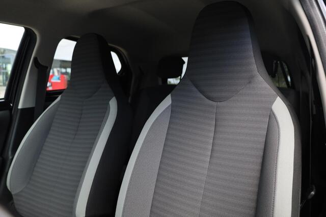 Toyota AYGO 1.0 VVT-i x-joy 65PK / 53kW, Achteruitrijcamera (Rear View), automatische airco, DAB+, multifunctioneel lederen stuurwiel, elektrisch verstelbare buitenspiegels, elektrische ramen voor, Apple Carplay & Android Auto, bluetooth telefoonvoorbereiding, LMV me