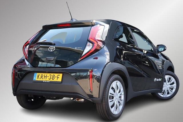 Toyota AYGO X Hybrid 115 play Apple carplay. Android auto.