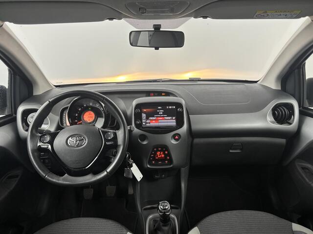 Toyota AYGO 1.0 VVT-i x-joy | 1e Eigenaar | Carplay/Android Auto | 15"velgen | Camera |