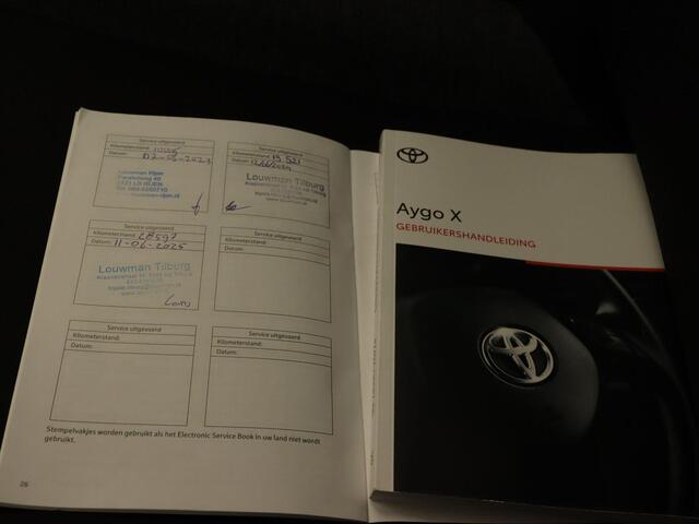 Toyota AYGO X 1.0 VVT-i S-CVT Play - ORIGINEEL NEDERLANDSE AUTO -ACHTERUITRIJCAMERA - APPLE CARPLAY/ANDROID AUTO - CRUISE CONTROL ADAPTIEF - AIRCO - VERKEERSBORDDETECTIE - GROOTLICHTASSISTENT - LEDEREN STUURWIEL - DAB-ONTVANGER - BLUETOOTH TELEFOONVOORBEREIDING
