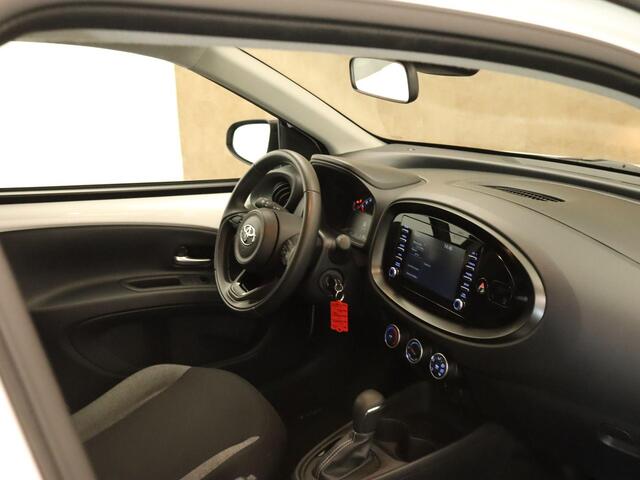 Toyota AYGO X 1.0 VVT-i S-CVT Play - ORIGINEEL NEDERLANDSE AUTO -ACHTERUITRIJCAMERA - APPLE CARPLAY/ANDROID AUTO - CRUISE CONTROL ADAPTIEF - AIRCO - VERKEERSBORDDETECTIE - GROOTLICHTASSISTENT - LEDEREN STUURWIEL - DAB-ONTVANGER - BLUETOOTH TELEFOONVOORBEREIDING