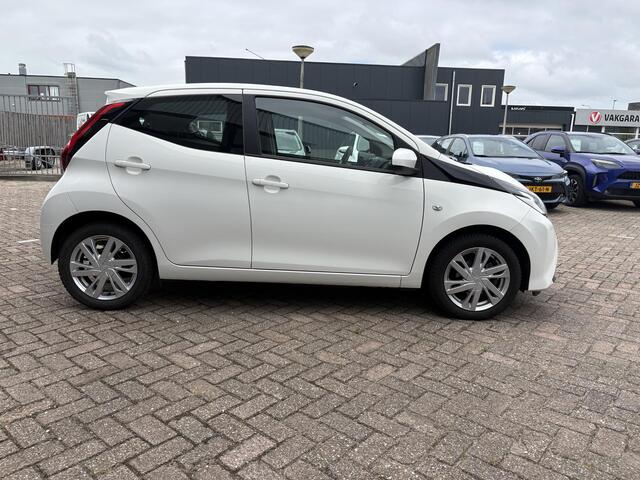 Toyota AYGO 1.0 VVT-i x-play limited