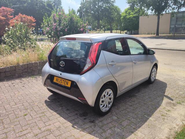 Toyota AYGO 1.0 5-drs, Airco, Navi via App, Camera.