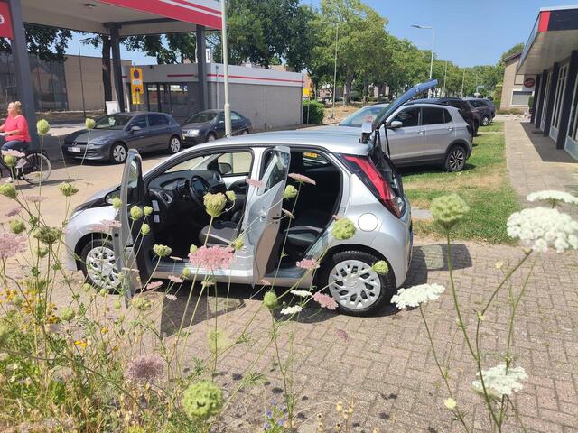 Toyota AYGO 1.0 5-drs, Airco, Navi via App, Camera.