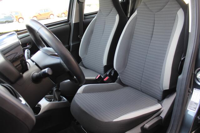 Toyota AYGO 1.0 VVT-i x-play | Rijklaar | Apple/Android | Camera | Airco | Bluetooth | Dealer onderhouden | NL-auto