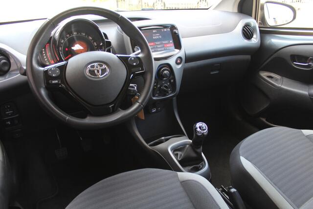 Toyota AYGO 1.0 VVT-i x-play | Rijklaar | Apple/Android | Camera | Airco | Bluetooth | Dealer onderhouden | NL-auto