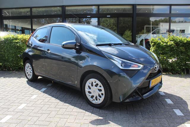 Toyota AYGO 1.0 VVT-i x-play | Rijklaar | Apple/Android | Camera | Airco | Bluetooth | Dealer onderhouden | NL-auto