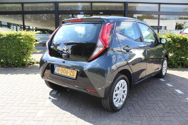 Toyota AYGO 1.0 VVT-i x-play | Rijklaar | Apple/Android | Camera | Airco | Bluetooth | Dealer onderhouden | NL-auto