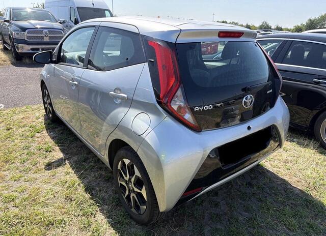Toyota AYGO 1.0 VVT-i x-play limited | Apple Carplay | Achteruitrij Camera | Dealeronderhouden | VERWACHT