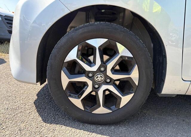 Toyota AYGO 1.0 VVT-i x-play limited | Apple Carplay | Achteruitrij Camera | Dealeronderhouden | VERWACHT