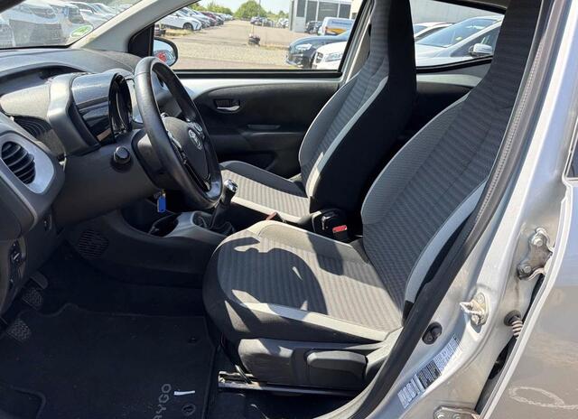 Toyota AYGO 1.0 VVT-i x-play limited | Apple Carplay | Achteruitrij Camera | Dealeronderhouden | VERWACHT