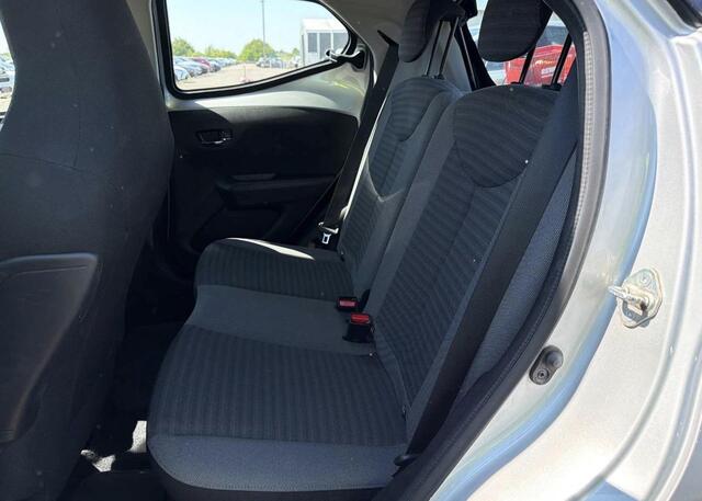 Toyota AYGO 1.0 VVT-i x-play limited | Apple Carplay | Achteruitrij Camera | Dealeronderhouden | VERWACHT