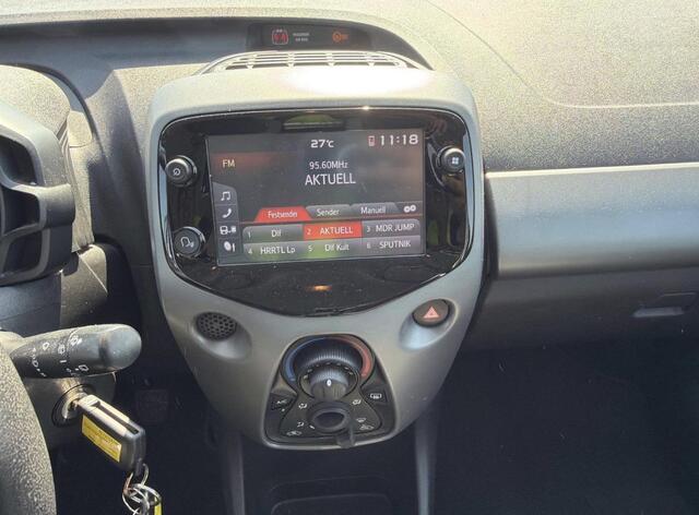 Toyota AYGO 1.0 VVT-i x-play limited | Apple Carplay | Achteruitrij Camera | Dealeronderhouden | VERWACHT