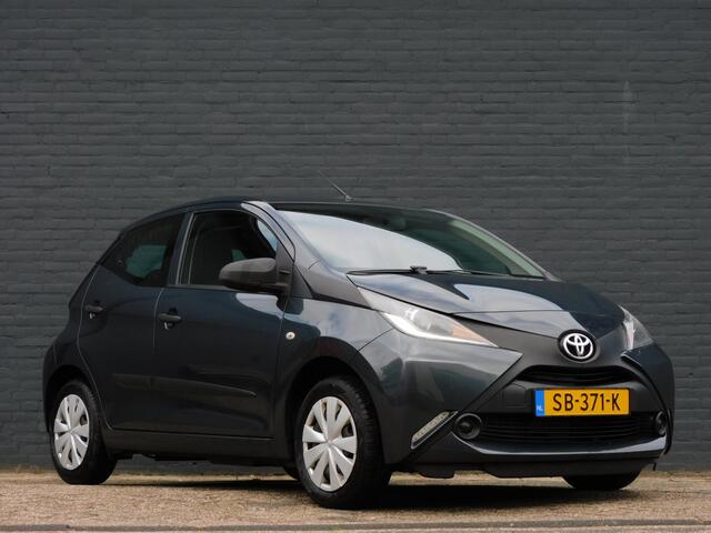 Toyota AYGO 1.0 VVT-i x-fun TOPSTAAT! DEALER ONDERHOUDEN! 4-SEIZOENEN BANDEN! BLUETOOTH! CRUISE! AIRCO!