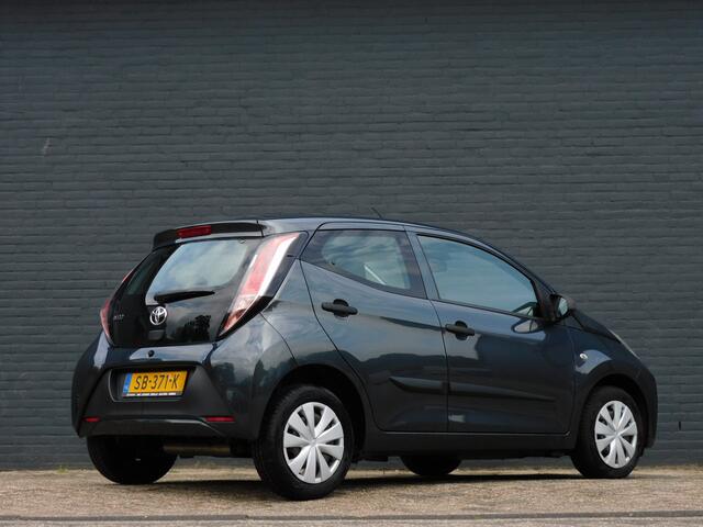 Toyota AYGO 1.0 VVT-i x-fun TOPSTAAT! DEALER ONDERHOUDEN! 4-SEIZOENEN BANDEN! BLUETOOTH! CRUISE! AIRCO!