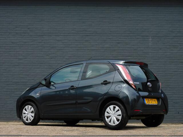 Toyota AYGO 1.0 VVT-i x-fun TOPSTAAT! DEALER ONDERHOUDEN! 4-SEIZOENEN BANDEN! BLUETOOTH! CRUISE! AIRCO!