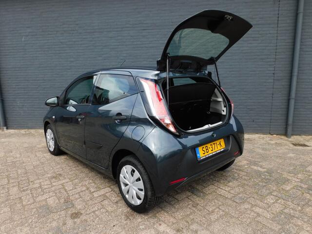Toyota AYGO 1.0 VVT-i x-fun TOPSTAAT! DEALER ONDERHOUDEN! 4-SEIZOENEN BANDEN! BLUETOOTH! CRUISE! AIRCO!