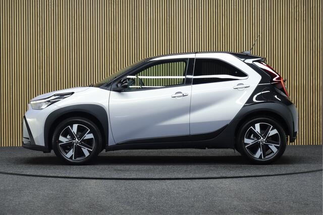 Toyota AYGO X Hybrid 115 pulse Easy Pack | Nieuw uit voorraad Leverbaar! | Adaptive-cruise | Camera | Clima | Maps Navigatie | Parkeersensoren V+A | Apple Carplay & Android Auto | Keyless | Stoelverwarming