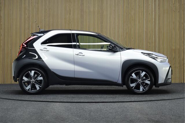 Toyota AYGO X Hybrid 115 pulse Easy Pack | Nieuw uit voorraad Leverbaar! | Adaptive-cruise | Camera | Clima | Maps Navigatie | Parkeersensoren V+A | Apple Carplay & Android Auto | Keyless | Stoelverwarming