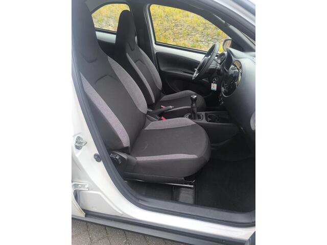 Toyota AYGO X 1.0 VVT-i MT Play Carplay & android, Camera achter, adaptieve cruise control, airco, 1e eigenaar, org NL auto.
