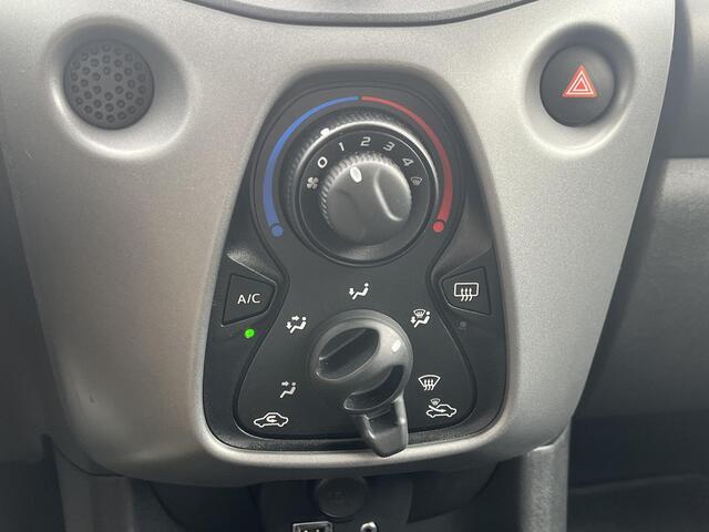 Toyota AYGO 1.0 VVT-i x-play | X-shift automaat | Bluetooth | Airconditioning |