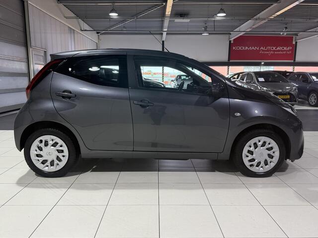 Toyota AYGO 1.0 VVT-i x-play limited