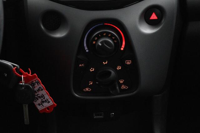 Toyota AYGO 1.0 VVT-i x-cite | Cabrio vouwdak | Airco | Parkeercamera |