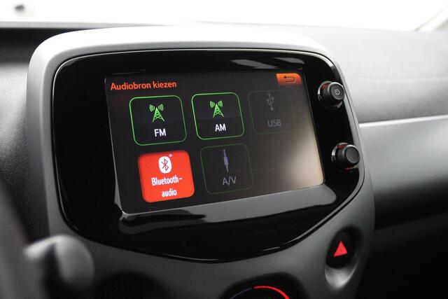 Toyota AYGO 1.0 VVT-i x-cite | Cabrio vouwdak | Airco | Parkeercamera |