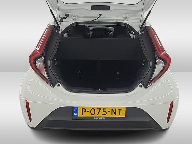Toyota AYGO X 1.0 VVT-i MT Play 1e-Eig. & Keurig-Onderh. BOVAG-Garantie. NL-Auto.