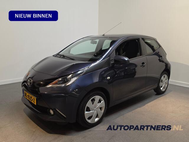 Toyota AYGO 1.0 VVT-i x-play - Airco - Achteruitrijcamera