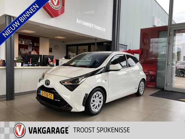 Toyota AYGO 1.0 VVT-i x-play limited,Sport,Apple Carplay/Android Auto,Achteruitrijcamera,Spraakbediening,Airco,Snelheidsbegrenzer,Achteruitrijsensoren.Ipod Usb Aansluiting