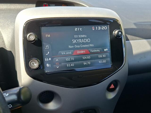 Toyota AYGO 1.0 VVT-i x-joy | BTW voertuig | Dealer onderhouden | Climate control | Apple CarPlay/Android Auto | Achteruitrijcamera | Automatische verlichting |
