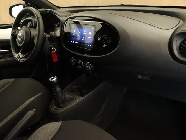 Toyota AYGO X 1.0 VVT-i MT Play - ORIGINEEL NEDERLANDSE AUTO - AIRCO - ADAPTIEVE CRUISE CONTROL - ACHTERUITRIJCAMERA - BLUETOOTH - LICHTSENSOR - DAB RADIO - APPLE CARPLAY/ ANDROID AUTO