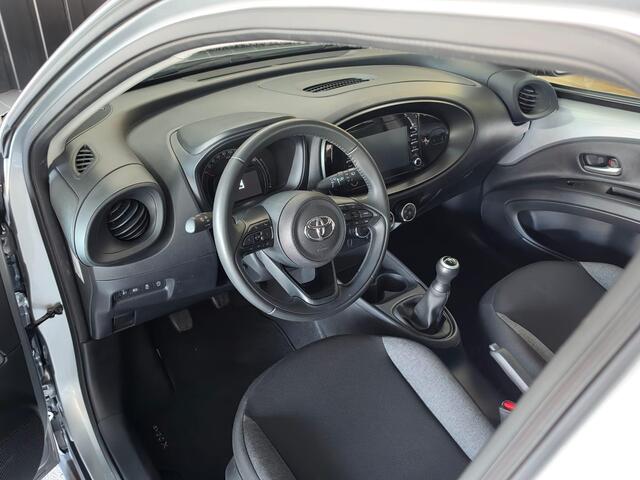 Toyota AYGO X 1.0 VVT-i MT Play | Achteruitrijcamera | LMV 17"| 1e eig (NAP) | Carplay | Cruise Control Adaptief | LED |