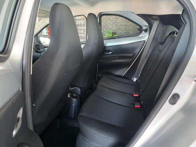 Toyota AYGO X 1.0 VVT-i MT Play | Achteruitrijcamera | LMV 17"| 1e eig (NAP) | Carplay | Cruise Control Adaptief | LED |
