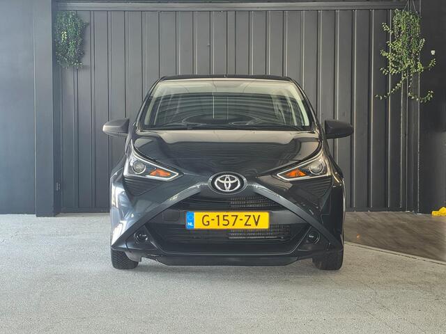 Toyota AYGO 1.0 VVT-i x | Lage KM (NAP) | LED verlichting | Hill Hold Functie | start/stop systeem |